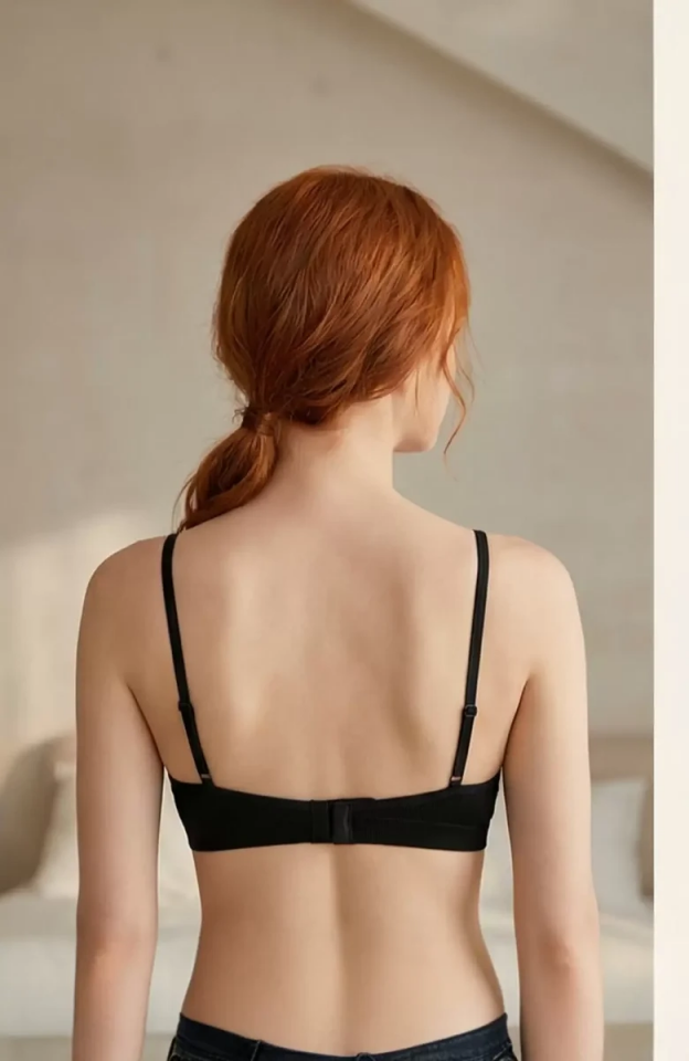 Kadın Siyah Kapsız Sırtı Açık Crop Top Bluz – Şık, Rahat ve Kolay Kombinlenebilir