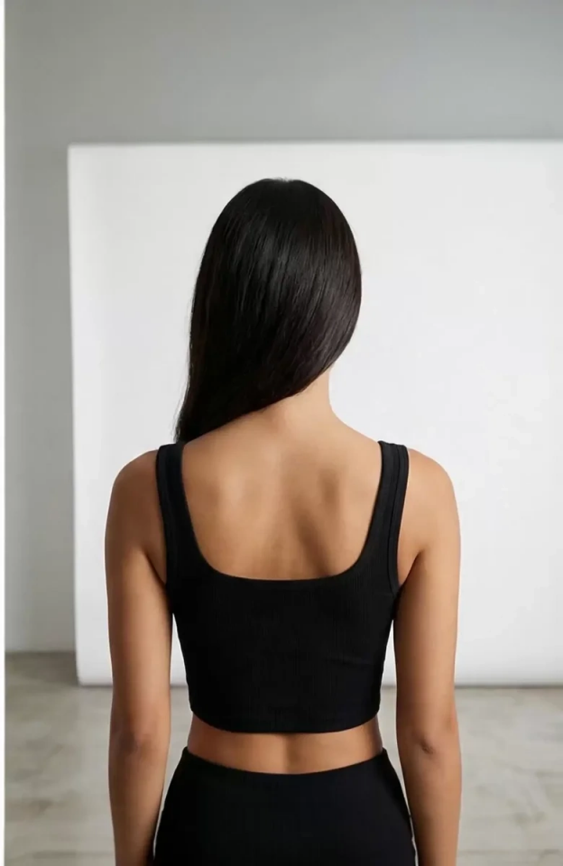 Kadın Siyah Kalın Askılı Crop Top Büstiyer – Modern ve Şık Tasarım