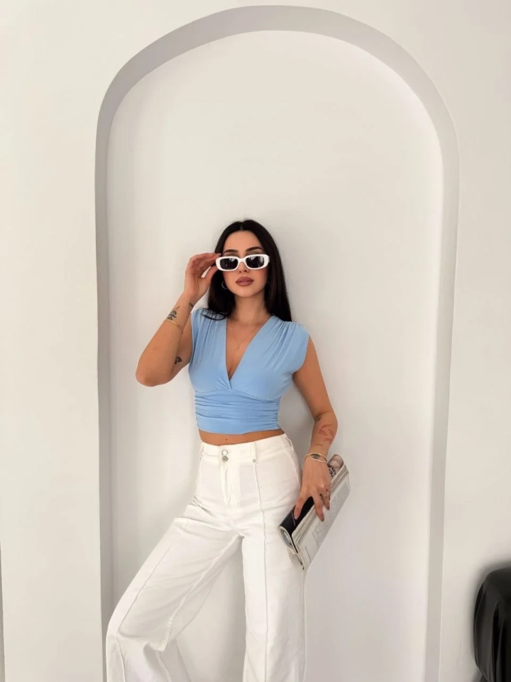 Kadın Vatkalı Kolsuz V Yaka Drapeli Crop Bluz Likralı Fit - Bebek Mavisi