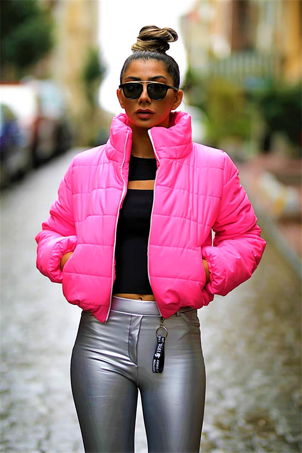 Pembe Su Geçirmez Dik Yaka Kısa Şişme Mont