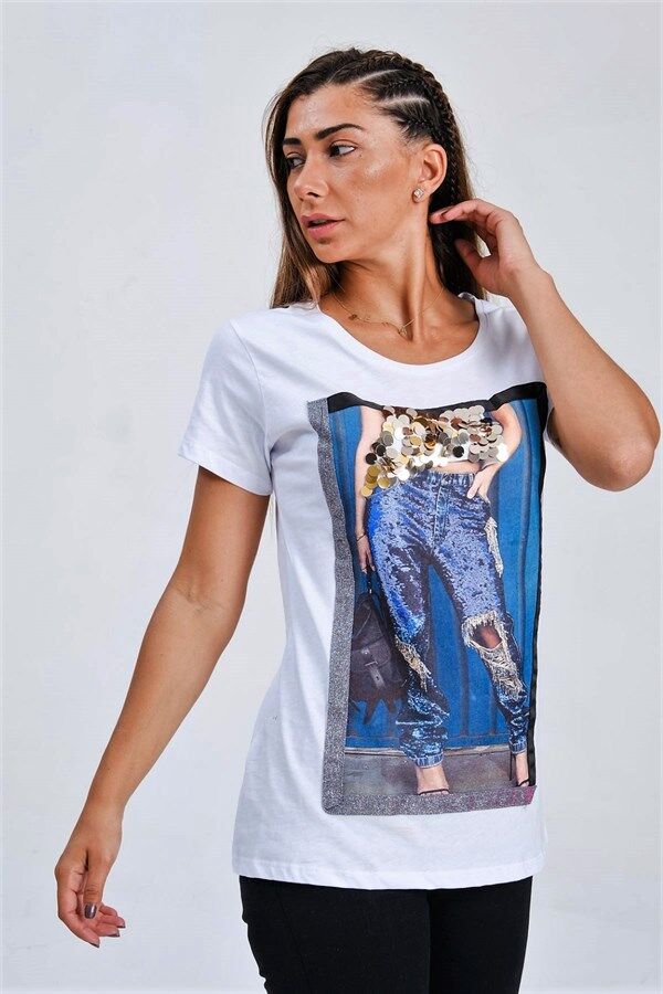 Beyaz Baskılı Pul İşlemeli Sim Şeritli T-Shirt