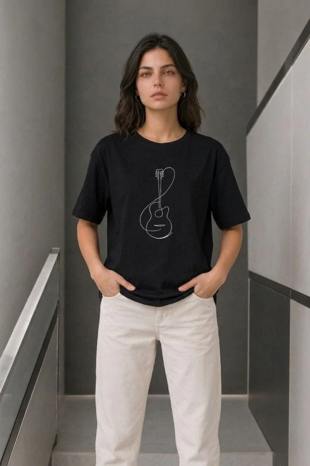 Kadın Minimal Gitar Baskılı Tişört T-Shirt Yazlık Kısa Kol Bisiklet Yaka T-Shirt - Siyah