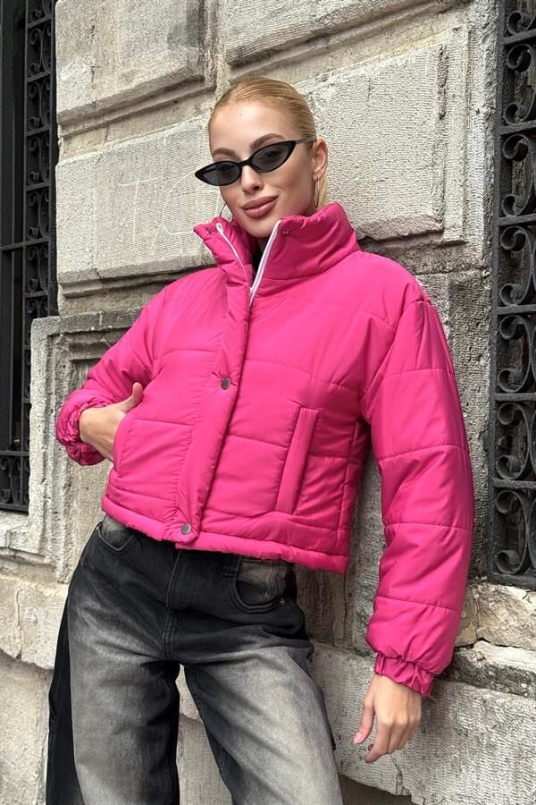 Pembe Dik Yaka Çıtçıtlı Fermuarlı Kısa Şişme Mont