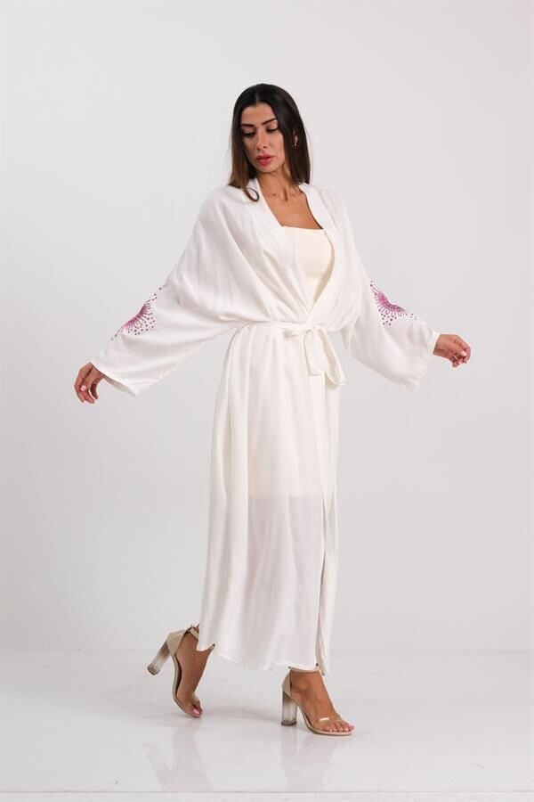 Beyaz Sırtı Ve Kolları Nakışlı Püsküllü Uzun Kimono