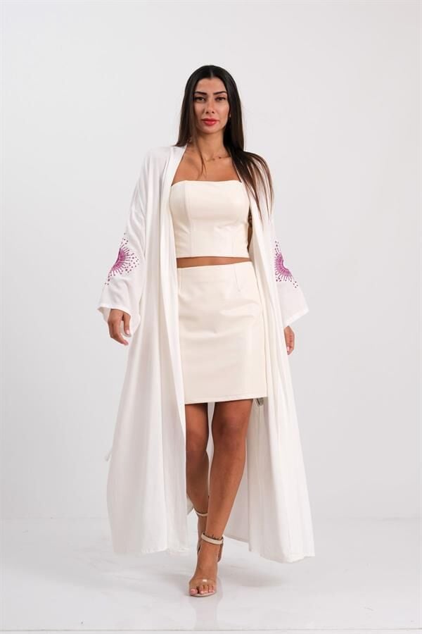 Beyaz Sırtı Ve Kolları Nakışlı Püsküllü Uzun Kimono