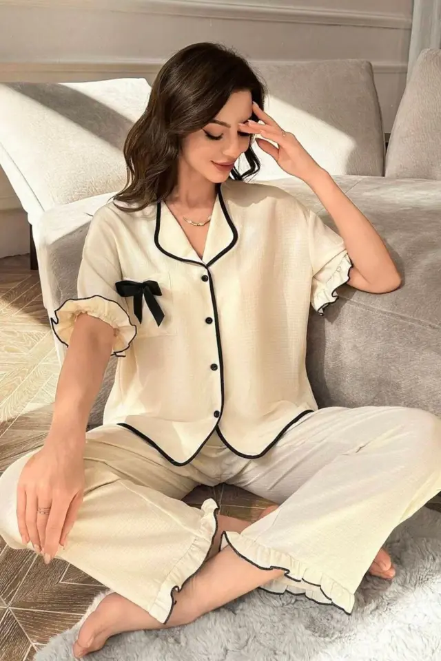 Bej Kısa Kollu Fiyonk Detaylı Düğmeli Pijama Takımı 7317