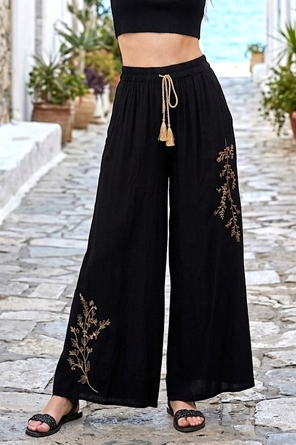 Siyah Çiçek Nakışlı Pantolon Etek