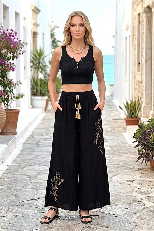 Siyah Çiçek Nakışlı Pantolon Etek