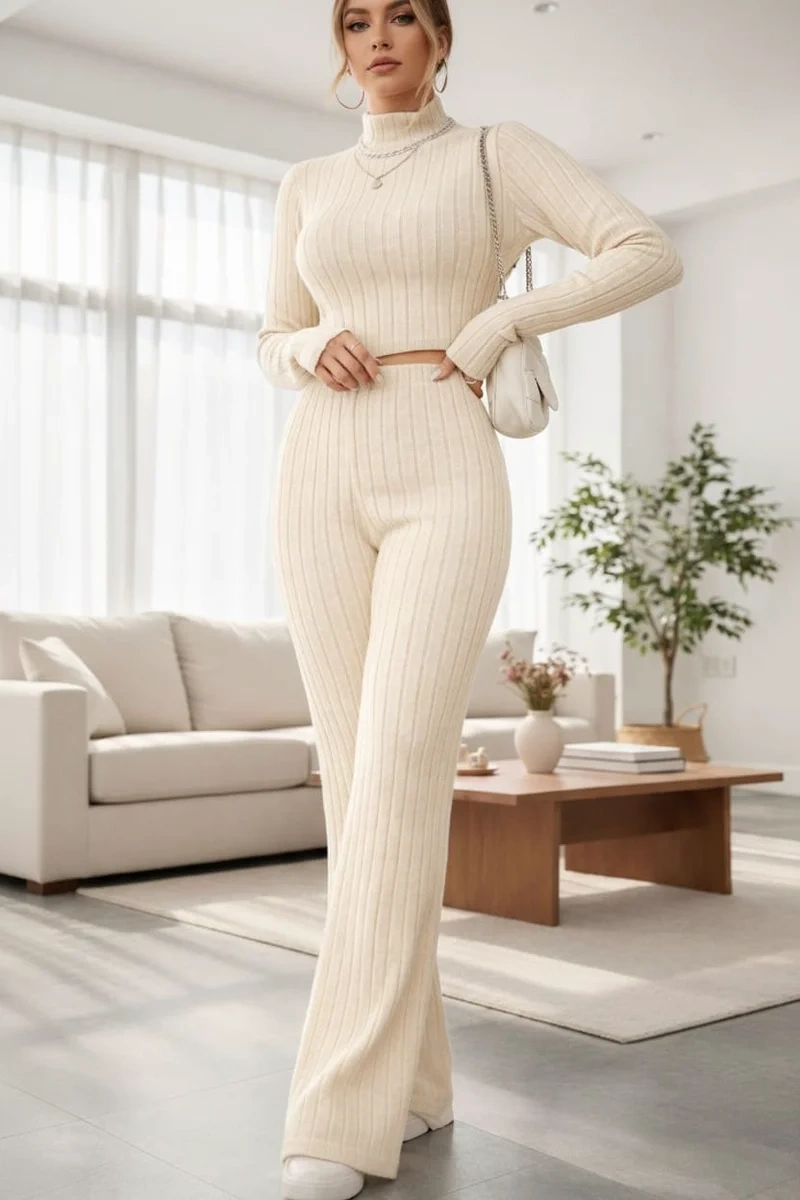 Kadın Ekru Çizgili Boğazlı Crop Top ve Yüksek Bel Eşofman Takımı Spor Şık Kombin