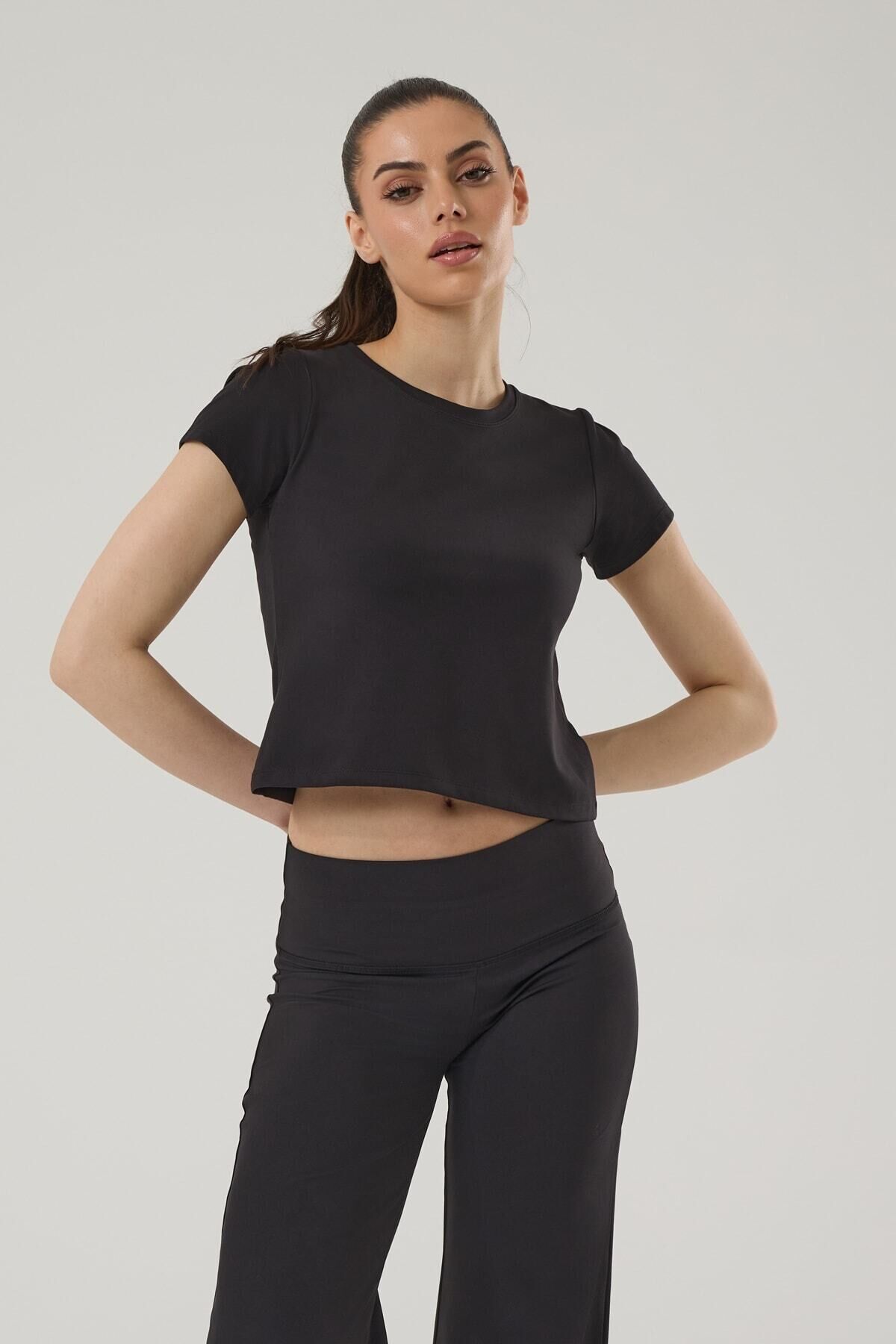 KADIN KISA KOLLU CROP T-SHIRT 4014 Siyah - S