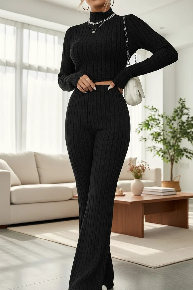Kadın Siyah Boğazlı Crop Top ve Yüksek Bel Eşofman Takımı Spor Şık Kombin