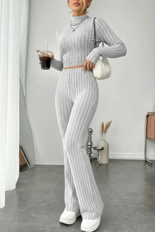 Kadın Gri Çizgili Boğazlı Crop Top ve Yüksek Bel Pantolon Takım