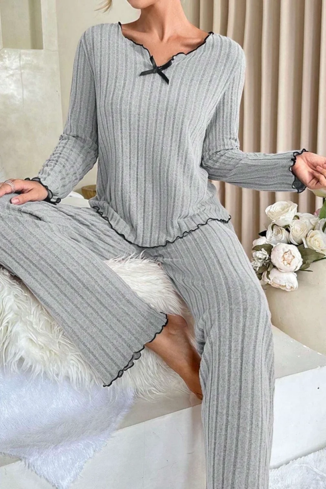 Kadın Gri Çizgili Uzun Kollu Fiyonk Detaylı Pijama Takımı Rahat Mevsimlik