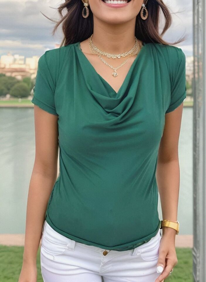 Kadın Vatkalı Omuzlar Pileli Kısa Kol Sandy Kumaş Bluz