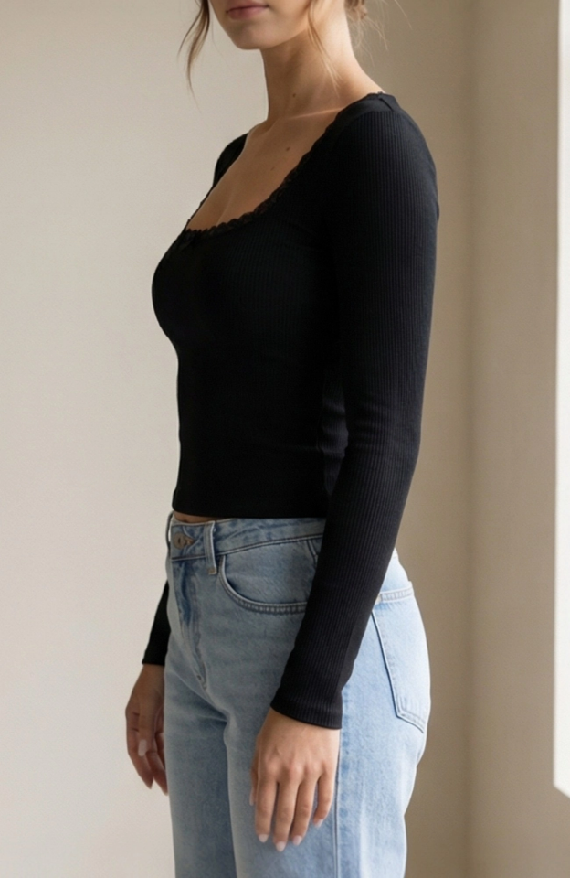 Kadın Siyah Kare Yaka Dantelli Uzun Kollu Crop Top Bluz – Şık, Rahat ve Kolay Kombinlenebilir