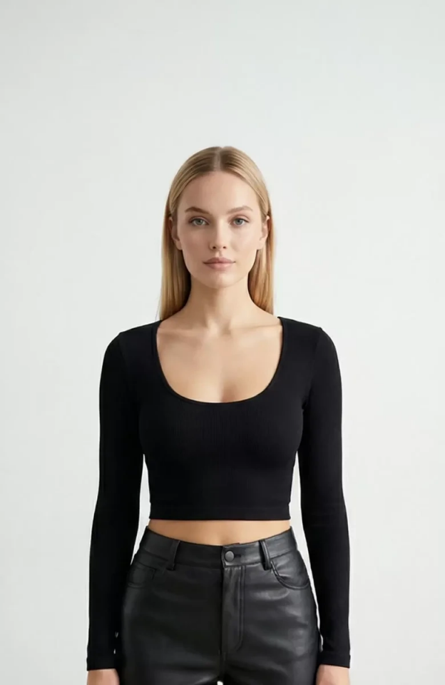 Kadın Siyah Uzun Kol Kare Yaka Crop Top Bluz – Şık, Rahat ve Kolay Kombinlenebilir