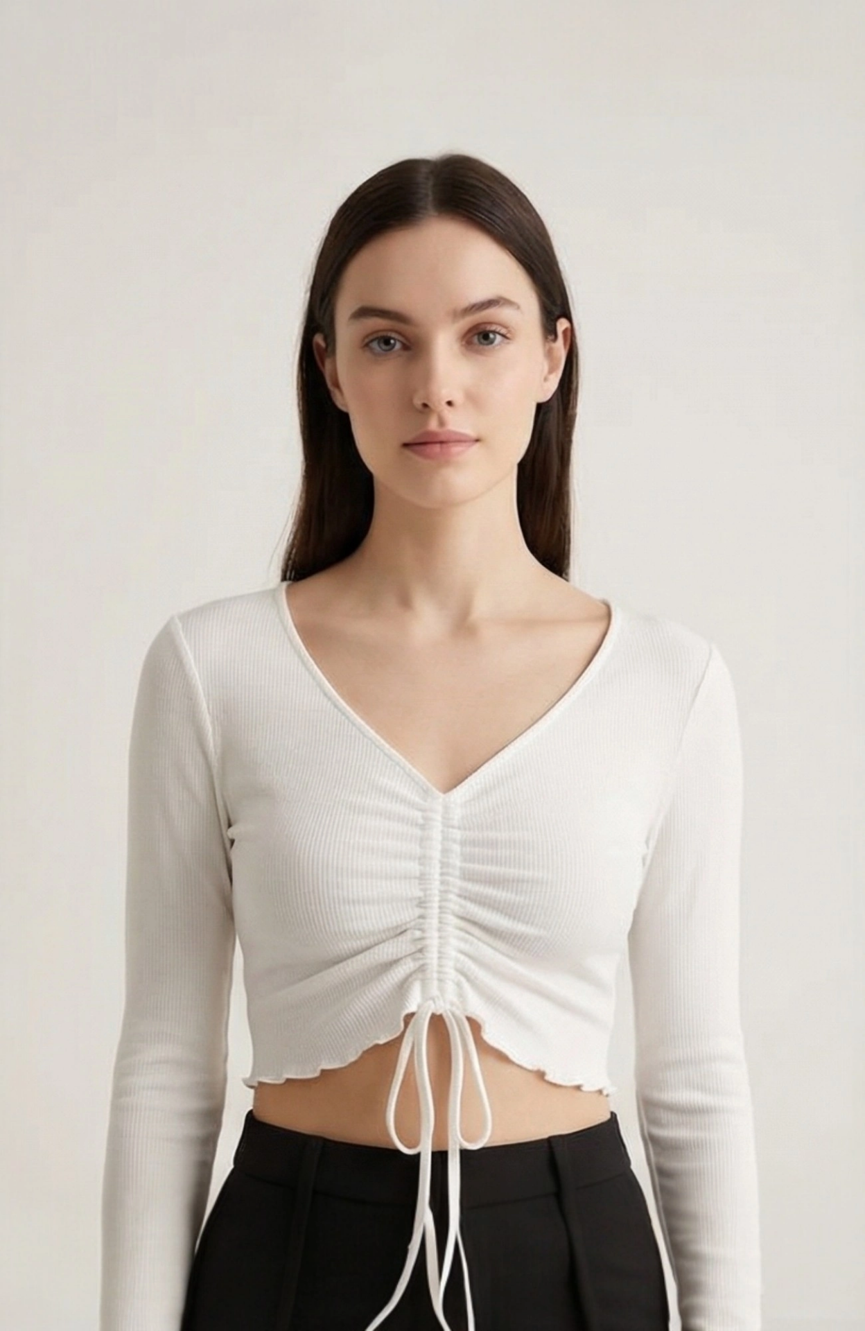 Kadın Beyaz Uzun Kollu Büzdürme Bağcık Detaylı Crop Top Bluz – Şık, Rahat ve Kolay Kombinlenebilir