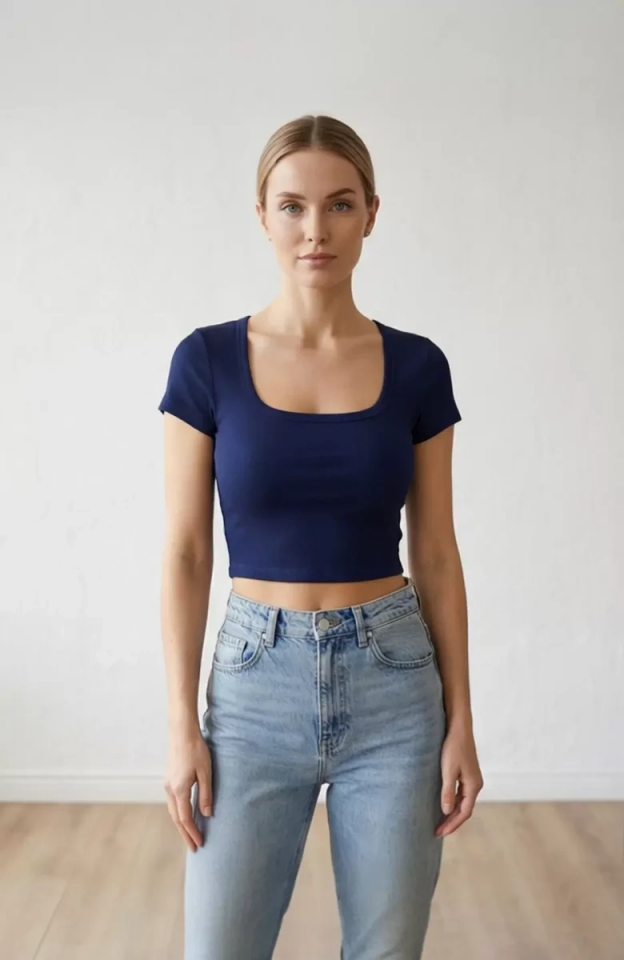 Kadın Lacivert Yarım Kol Düz Yaka Crop Top Bluz – Şık, Rahat ve Kolay Kombinlenebilir