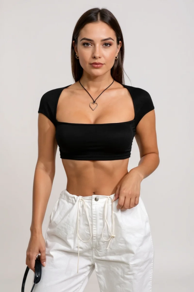 Kadın Siyah Sırt Dekolteli ve Boyundan Bağlamalı Yarım Kol Crop Top Bluz – Şık, Rahat ve Kolay Kombinlenebilir