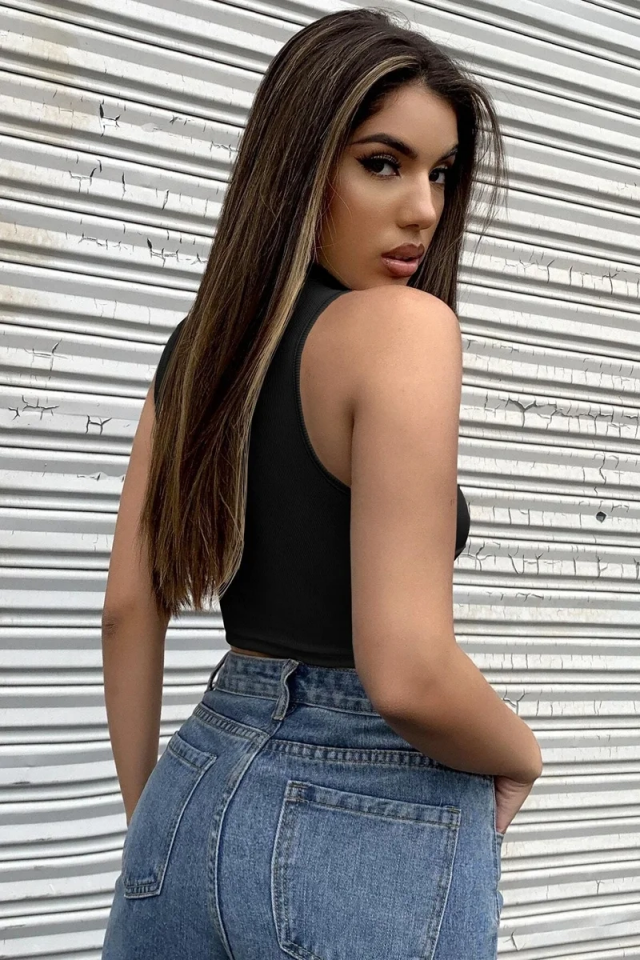 Kadın Siyah Yarım Fermuarlı Sıfır Kol Crop Top Bluz – Şık, Rahat ve Kolay Kombinlenebilir