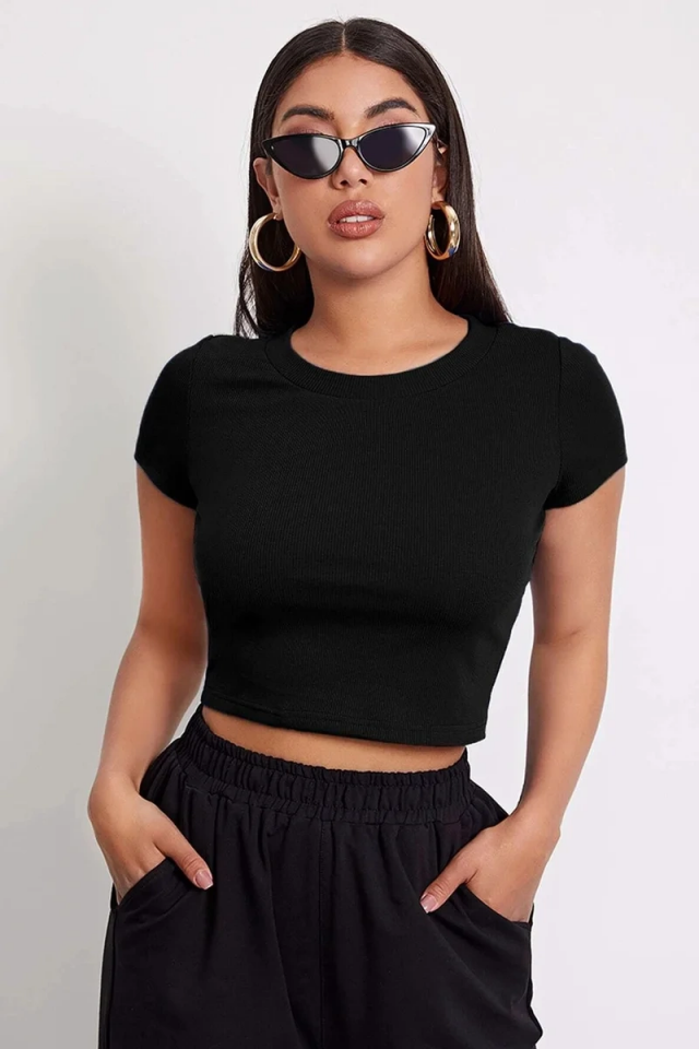 Kadın Siyah Yuvarlak Yaka Yarım Kol Crop Top Bluz – Şık, Rahat ve Kolay Kombinlenebilir