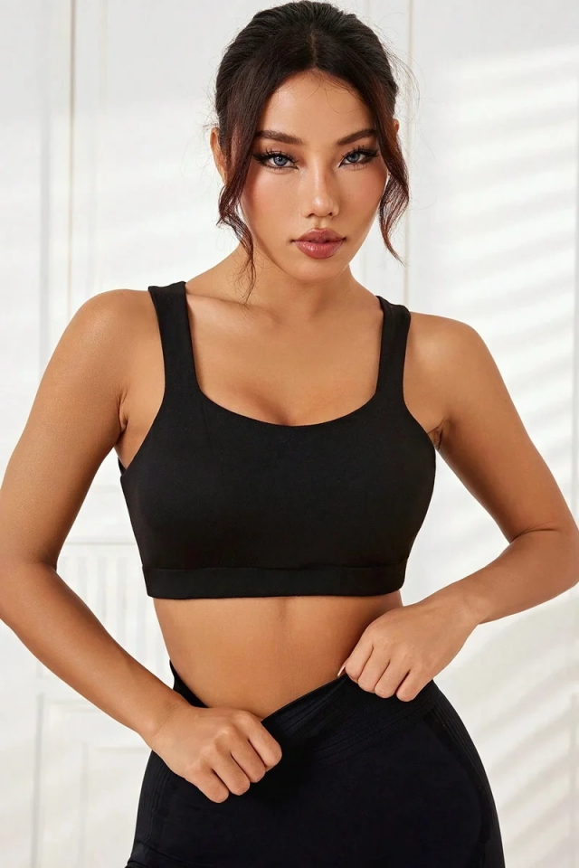 Kadın Siyah Sırtı Açık Derin Göğüs Dekolteli Şık Crop Top Bluz – Şık, Rahat ve Kolay Kombinlenebilir