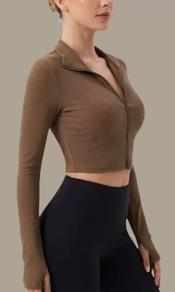 Kadın Kahverengi Uzun Kol Fermuarlı Parmak Geçme Detaylı Dik Yaka Crop Top Bluz – Şık, Rahat ve Kolay Kombinlenebilir