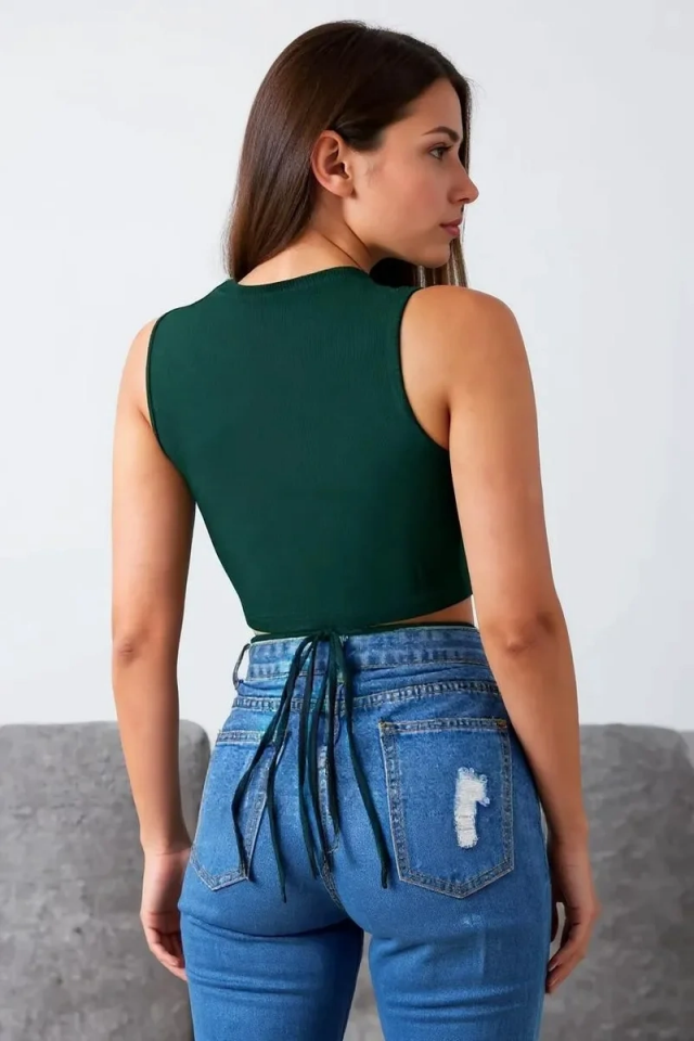 Kadın Yeşil Çapraz Bağlamalı Crop Top Büstiyer – Modern ve Şık Tasarım