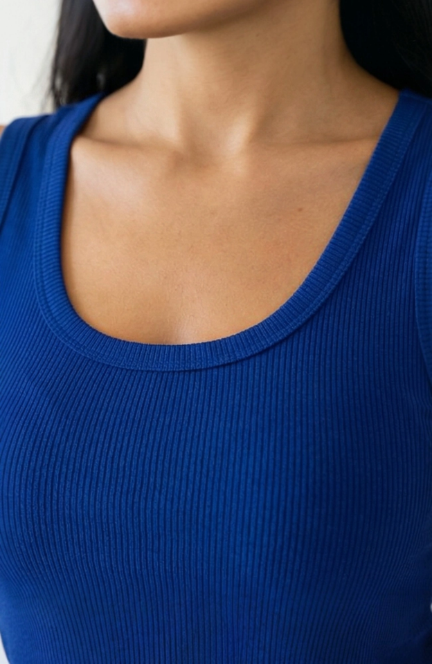 Kadın Lacivert Kare Yaka Crop Top Bluz – Şık, Rahat ve Kolay Kombinlenebilir